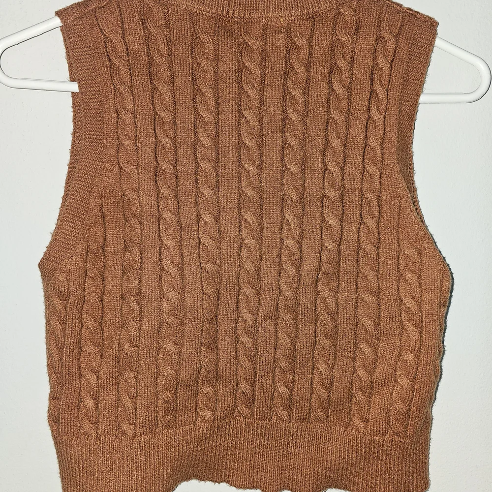 SHEIN Women's Brown Cropped Cable Knit Sweater Vest Sz S